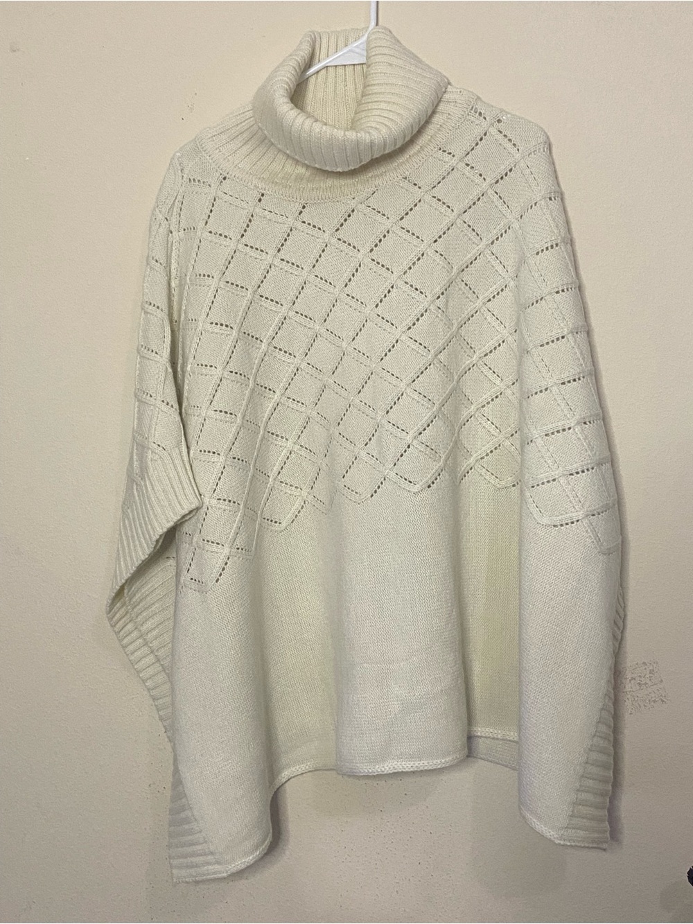 NEW Madison 88 Women's OS Ivory Solid Knit Poncho NWT DILF18010